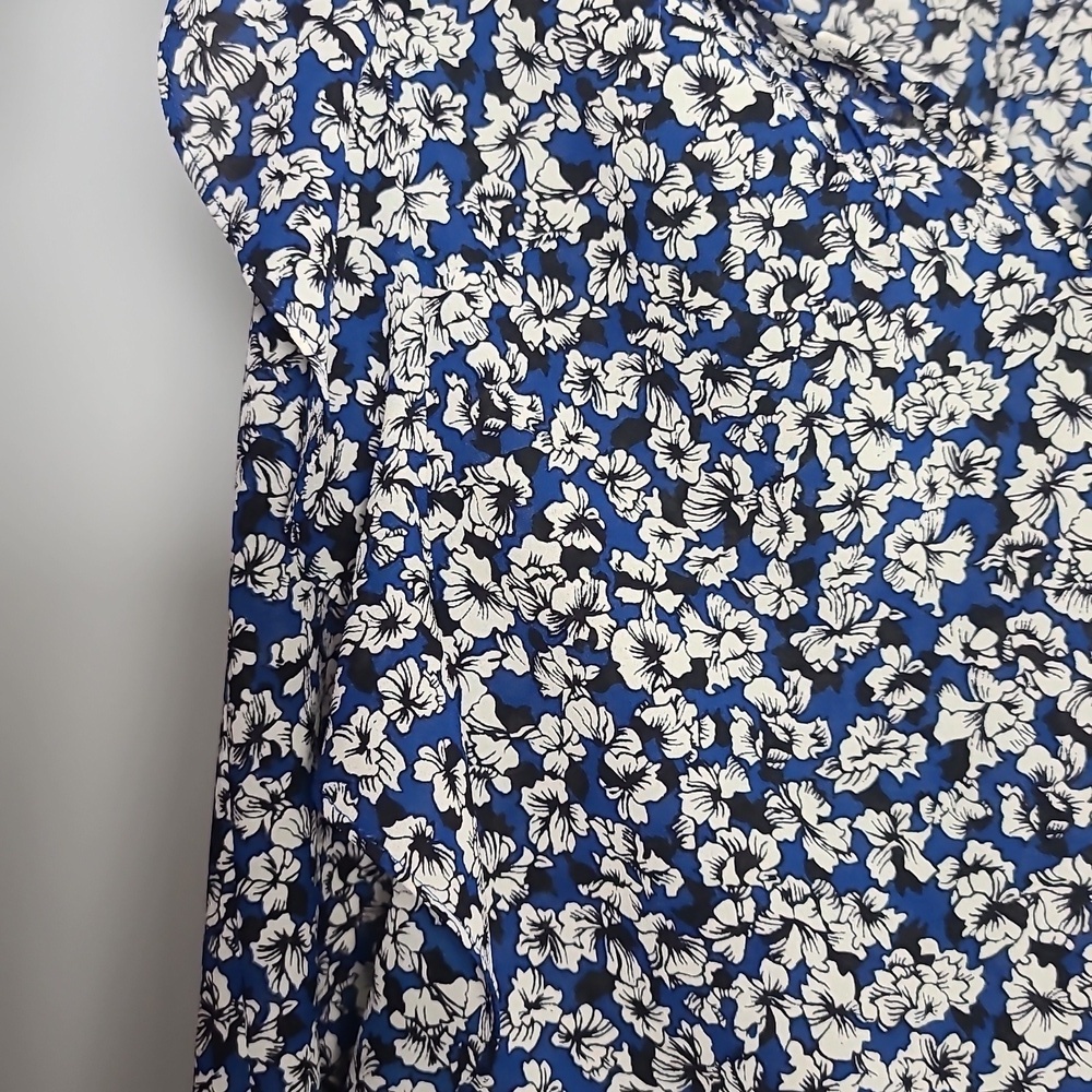 J. CREW Cascade Ruffle Navy and White Floral Blouse With Keyhole Size 0 - Picture 8 of 16